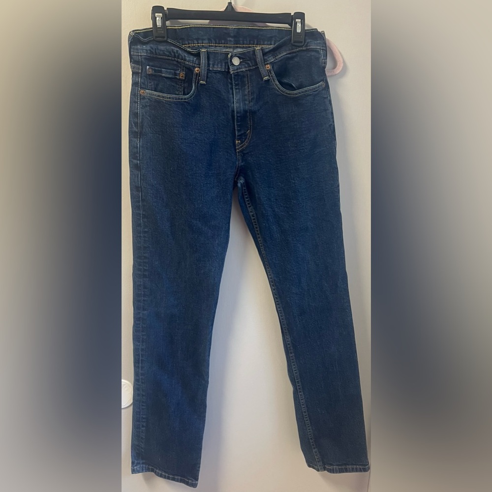 Blue Levi jeans 33w32l